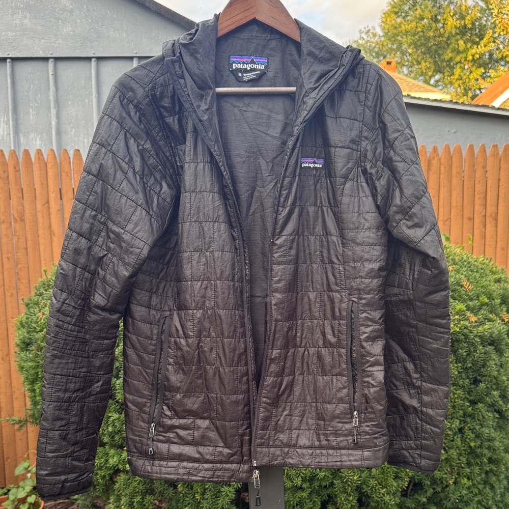 Patagonia Women’s Black Quilted Puffer Jacket with hood